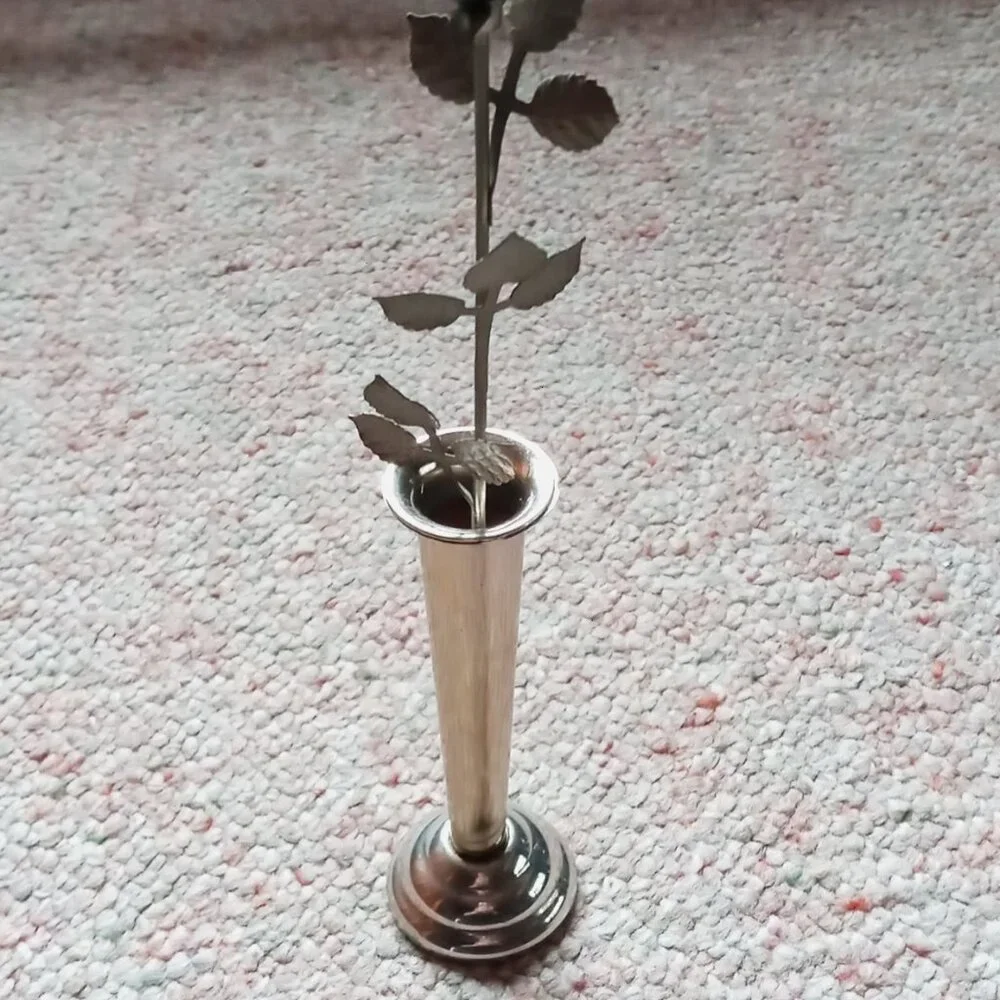 Unique Vintage 1970s Silver Metal 🌹Rose Bud🌹 in Vase by Mann 11 inches Tall